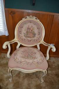 lot 163 image: Queen Anne Arm White and Gold Chair with Vintage Embroidered Style Upholstery