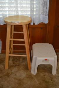 lot 166 image: Wooden Square Leg Stool and Plastic Step Stool
