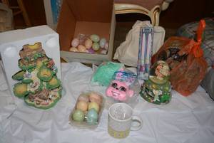 lot 164 image: Home Dcor Easter Decorations - Ceramic Treehouse, Music Globe, Candles