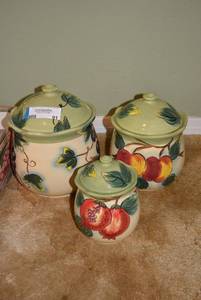 lot 91 image: Tabletops Lifestyles Sardenia 3-Piece Set of Ceramic Cannisters - Fruit Design