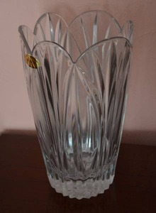 lot 93 image: Lead Crystal Vase Sticker Reads 24% Full Lead Crystal BLOCK Handmade in Poland