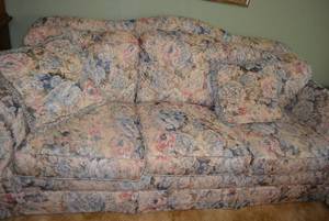 lot 116 image: Pastel Floral Couch with Legs by Landmark Inc.
