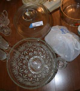 lot 126 image: Punch Bowl Set with 6 Cups and Cake Plate with Lid