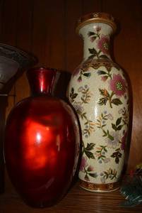 lot 67 image: Red Decorative Vase, Gold Trimmed Flower Decorative Vase