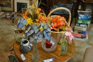 lot 61 image: Home Dcor Crystal Basket, Pumpkin Flower Arrangement, Vases and Baskets as shown