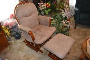 lot 60 image: Glider Rocking Chair with Matching Ottoman