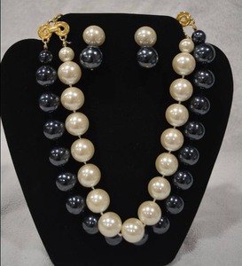 lot 210 image: Signed Carolee black and white faux pearl 18L necklace with matching earring demi parure set