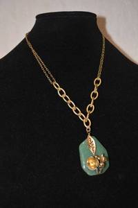lot 199 image: Double strand fashion necklace with natural green Agate pendant finished with floral and crystal accents. 20L
