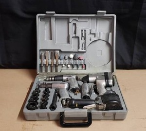 lot 41 image: Northern Industrial Tools Pneumatic Air Tool Set