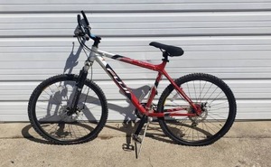 lot 60 image: Fuji Sport-Series Thrill 24-Speed Mountain Bike