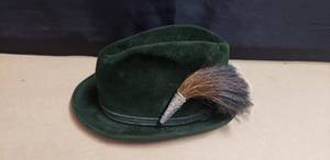 lot 68 image: Authentic Vintage German Dark Olive Green Sport Brckner Munchen Hat