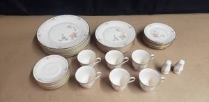 lot 70 image: 38 Piece Noritake 7261 Cervantes Ivory China Set - Made in Japan