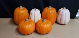 lot 88 image: Lot of 5 Decorative Pumpkins