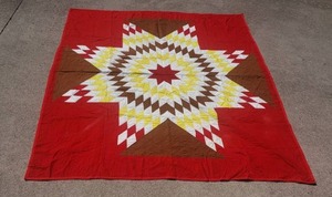 lot 95 image: Handmade Quilt - 87 x 95