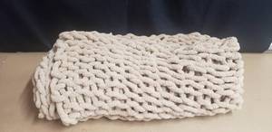 lot 98 image: Chunky Knit Braided Throw Blanket