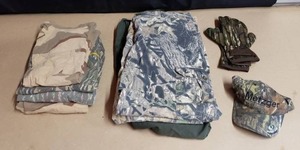 lot 101 image: Lot of Adult Camo Clothes in Various Sizes - Hat, Gloves, 4 Pants & 4 Shirts