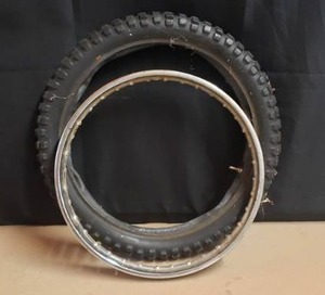 lot 116 image: 1 D.I.D. Motorcycle Rim - 17 x 1.40 w Yokohama Tire & Tube