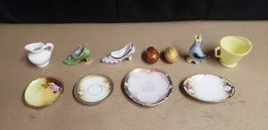 lot 239 image: Lot of 11 Decorative Collectibles