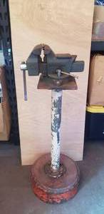 lot 363 image: Craftsman 4 12 Bench Vise Model 51866 Mounted on Heavy Duty Stand