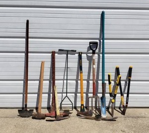 lot 366 image: Lot of Yard Tools