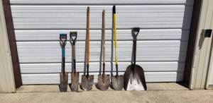 lot 367 image: Lot of Shovels