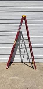 lot 368 image: Werner Electro Master 8 Ft Fiberglass Ladder - Model FS208
