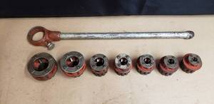 lot 383 image: Ridgid Manual Ratchet Pipe Threader Kit