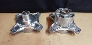 lot 322 image: Honda CT70Trail 70 Front & Rear Hubs w Brake Covers