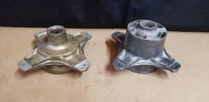 lot 323 image: Honda CT70Trail 70 Front & Rear Hubs w Brake Covers