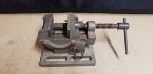 lot 390 image: Drill Press Vise
