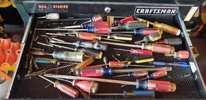 lot 410 image: Lot of Flat Head Screwdrivers & Driver Bits
