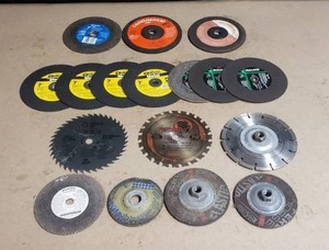 lot 433 image: Lot of Cut-Off Wheels & Saw Blades