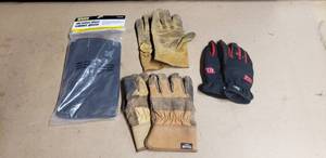 lot 445 image: Lot of Work Gloves - 4 Pairs