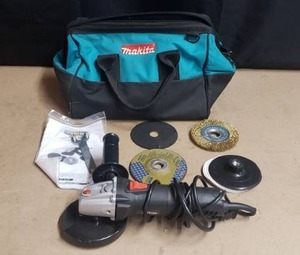 lot 447 image: Ironton 4 12 Angle Grinder w Attachments & Bag