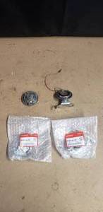 lot 527 image: Lot of 4 Honda CT70Trail Horn Assemblies - 2 are New OEM Part 38100-124-721