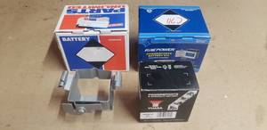 lot 530 image: Lot of 3 Batteries w Battery Box