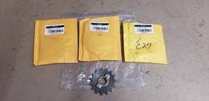 lot 532 image: Lot of 3 Honda CT70Trail 70 15-Tooth Sprockets
