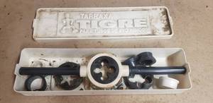 lot 549 image: Tarraxa Tigre Tap & Die Set