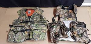 lot 65 image: Lot of 3 Turkey Vests  - Mossy Oak Super Elite 3 (Size ML) & Fieldline (Size XL)