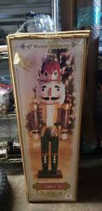 lot 52 image: Large 42 Grandeur Noel Collectors Edition Wooden Nutcracker