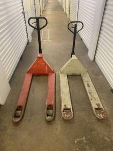 lot 83 image: 2 Pallet Jacks