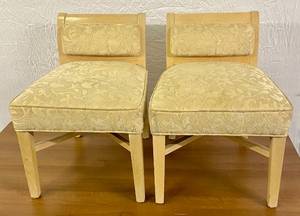 lot 15 image: 2 Vanity Stools