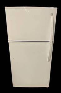lot 3 image: Kenmore Refrigerator Model 71212610