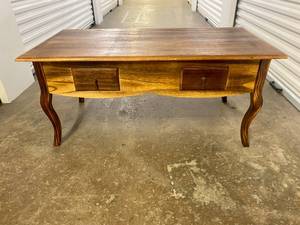 lot 33 image: Coffee Table w4 Drawers - 2 on each side