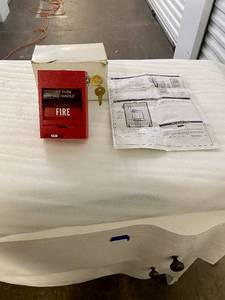 lot 139 image: Edwards EST SIGA-278 Pull Station Fire Alarm wkeys