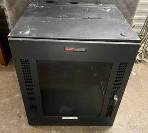 lot 200 image: Computer Housing