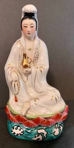 lot 38 image: Quan Yin Statue Asian Chinese Porcelain Figure