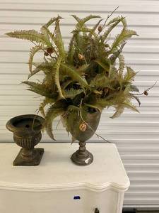 lot 195 image: Artificial Fern and Extra Urn