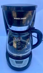 lot 197 image: Black & Decker 12 Cup Programmable Coffee Pot