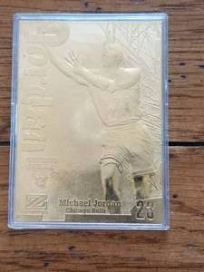 lot 2 image: Michael Jordan - gold card 1997 skybox